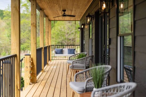 Hot Tub | King Suites | Outdoor Fireplace & Lounge