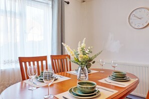 Dining - Bright & Spacious 2BR Retreat in Tilbury (Tilbury Juxta Clare)