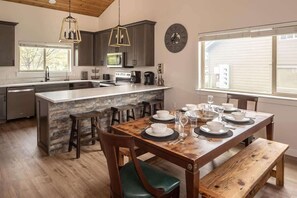 Dining - Modern Big Sky Adventure Pad (Big Sky)