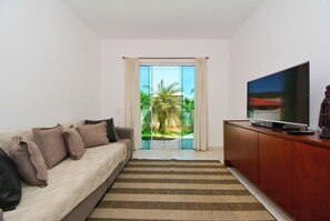 Comfort House | Living area - Casa com Piscina a 250m da Praia PLH006 (Palhoça)