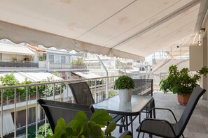 House - The Athenian Penthouse Studio - An Urban Haven (Athens)