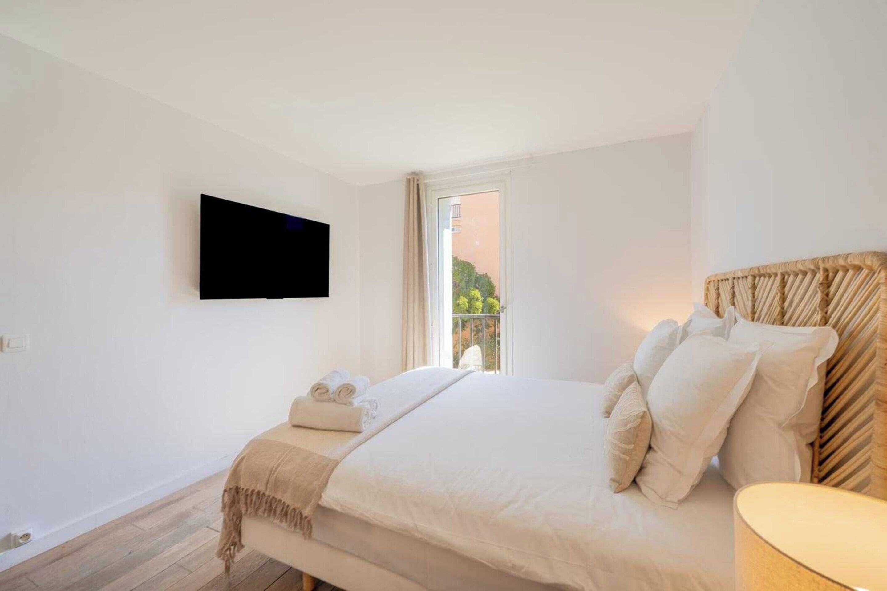 Apartment | 2 bedrooms, laptop workspace, iron/ironing board, bed sheets