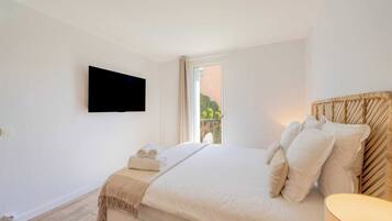 Apartment | 2 bedrooms, laptop workspace, iron/ironing board, bed sheets