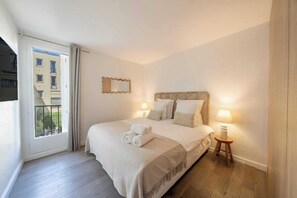 Apartment | 2 bedrooms, laptop workspace, iron/ironing board, bed sheets - Cosy Apartment - 2bdr/6p - Saint Tropez Center (Saint-Tropez)