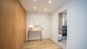 Apartment | Bathroom | Hair dryer, towels, shampoo