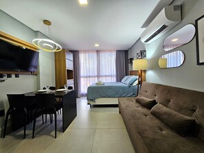 Studio dành cho gia đình, bếp, quang cảnh thành phố | Khu phòng khách