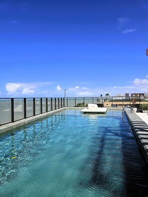 สระว่ายน้ำ