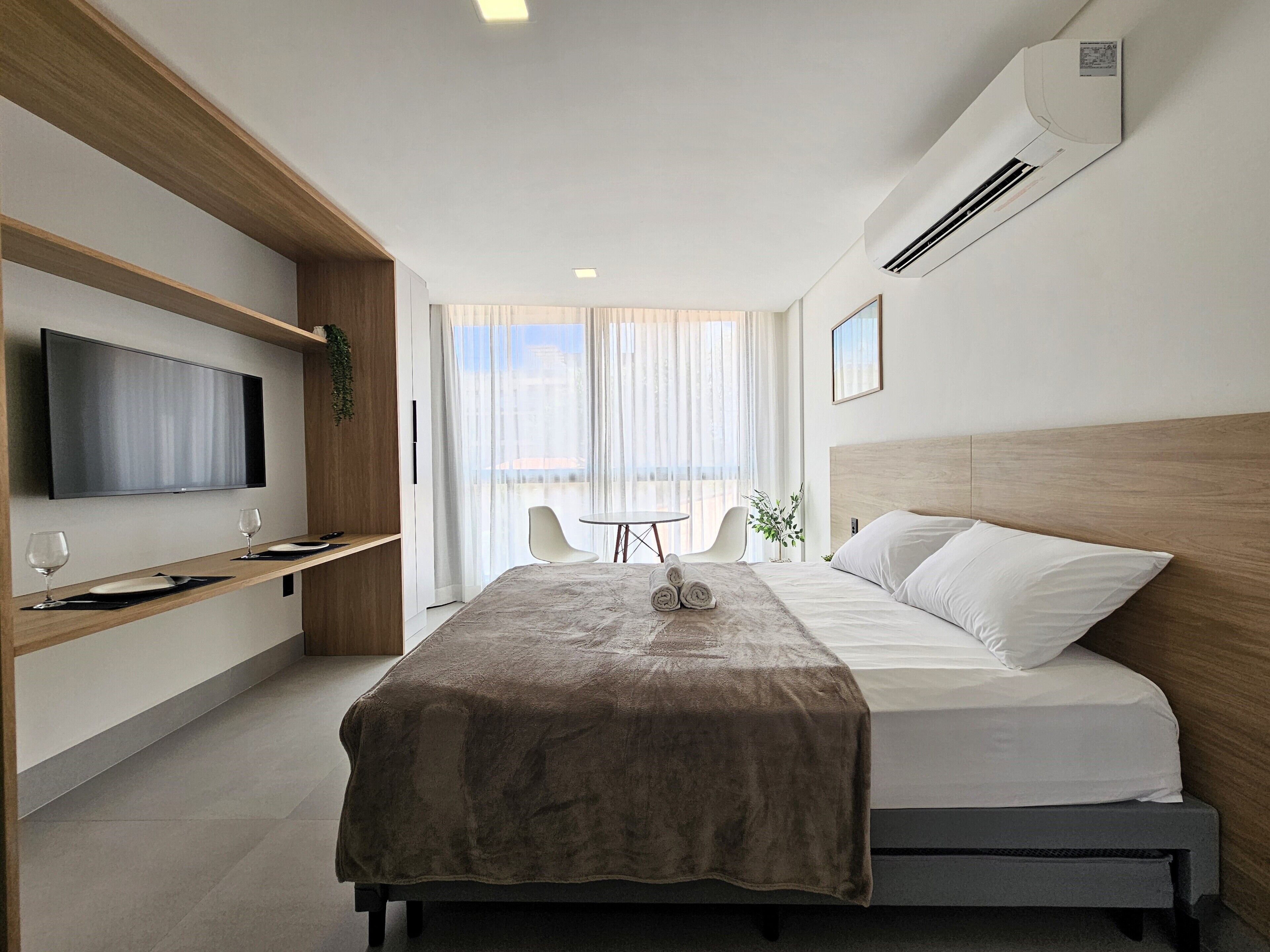 คอมฟอร์ทสตูดิโอ, ห้องครัว, วิวเมือง