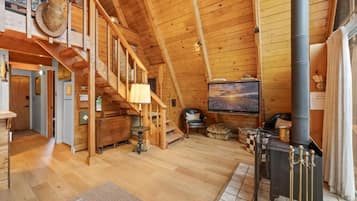 Nhà cơ bản, ban công, quang cảnh núi | Nội thất