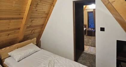 Holiday cottage in nature, large yard, barbecue and parking, peace and view