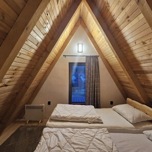 2 bedrooms, internet, bed sheets