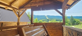 Holiday cottage in nature, large yard, barbecue and parking, peace and view