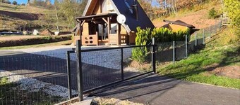 Holiday cottage in nature, large yard, barbecue and parking, peace and view
