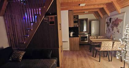 Vikendica za odmor u prirodi, veliko dvorište roštilj i parking, mir i pogled