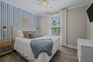 Desk, WiFi, bed sheets - Costa Del Mar | Beach Access~Pool Table~Central EI (Emerald Isle)