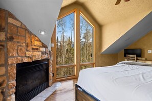 5 Schlafzimmer, Schreibtisch, Bügeleisen/Bügelbrett, WLAN