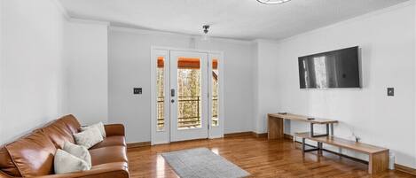 Smart TV, fireplace, offices