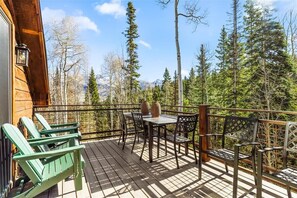 Outdoor dining - Telluride Retreat | Private Deck & Fireplaces (Telluride)