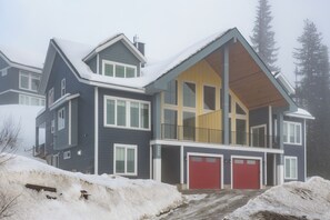 Exterior - Renovated ground floor suite great for a quick get away (Vernon)