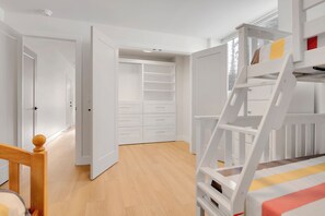 Room - Renovated ground floor suite great for a quick get away (Vernon)