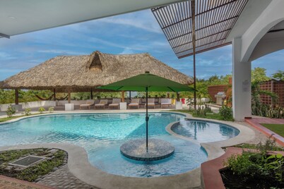 Double Room, Hotel Las Golondrinas - El Zonte. 200 mts. from the beach