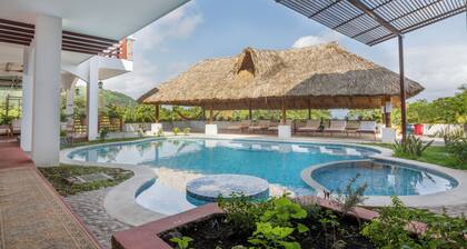 Double Room, Hotel Las Golondrinas - El Zonte. 200 mts. from the beach