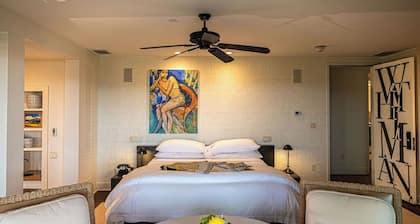 Cozy 1-bedroom suite in charming Napa with AC and gym access.