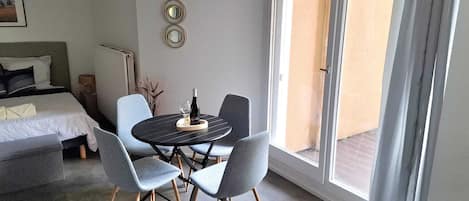 1 Schlafzimmer, Bügeleisen/Bügelbrett, kostenloses WLAN, Bettwäsche