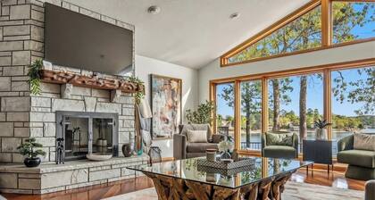 Luxury Lakehouse with 180° Lake Views