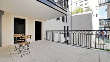 Apartment | Outdoor dining