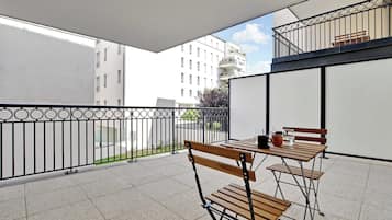 Apartment | Outdoor dining