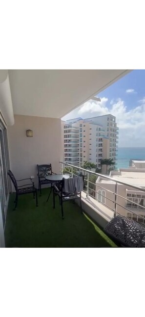 Property grounds - Elevated Ocean View 2BR - Private Balcony - Cupecoy (Cupecoy)