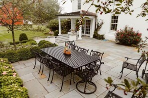 Outdoor dining - 4-bedroom farmhouse in beautiful Hopewell; 8 miles from Princeton University. (Hopewell)