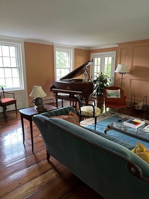 Interior - 4-bedroom farmhouse in beautiful Hopewell; 8 miles from Princeton University. (Hopewell)