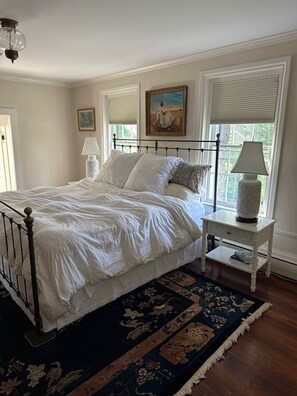 Room - 4-bedroom farmhouse in beautiful Hopewell; 8 miles from Princeton University. (Hopewell)