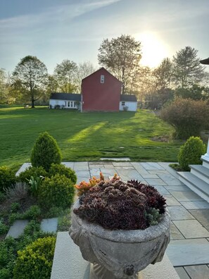 Property grounds - 4-bedroom farmhouse in beautiful Hopewell; 8 miles from Princeton University. (Hopewell)