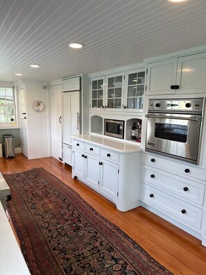 Private kitchen - 4-bedroom farmhouse in beautiful Hopewell; 8 miles from Princeton University. (Hopewell)