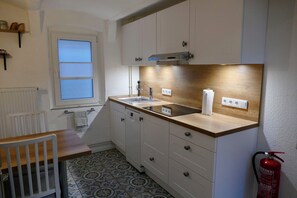 Fridge, microwave, stovetop, dishwasher - Living in a former stable in Wiedensahl / 30 minutes to the State Garden Show (Wiedensahl)