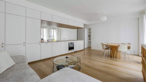 A modern apartment with a kitchen, dining area, and living space. - Beautiful Apartment - 1br- 4P - Sacre-coeur (Paris)