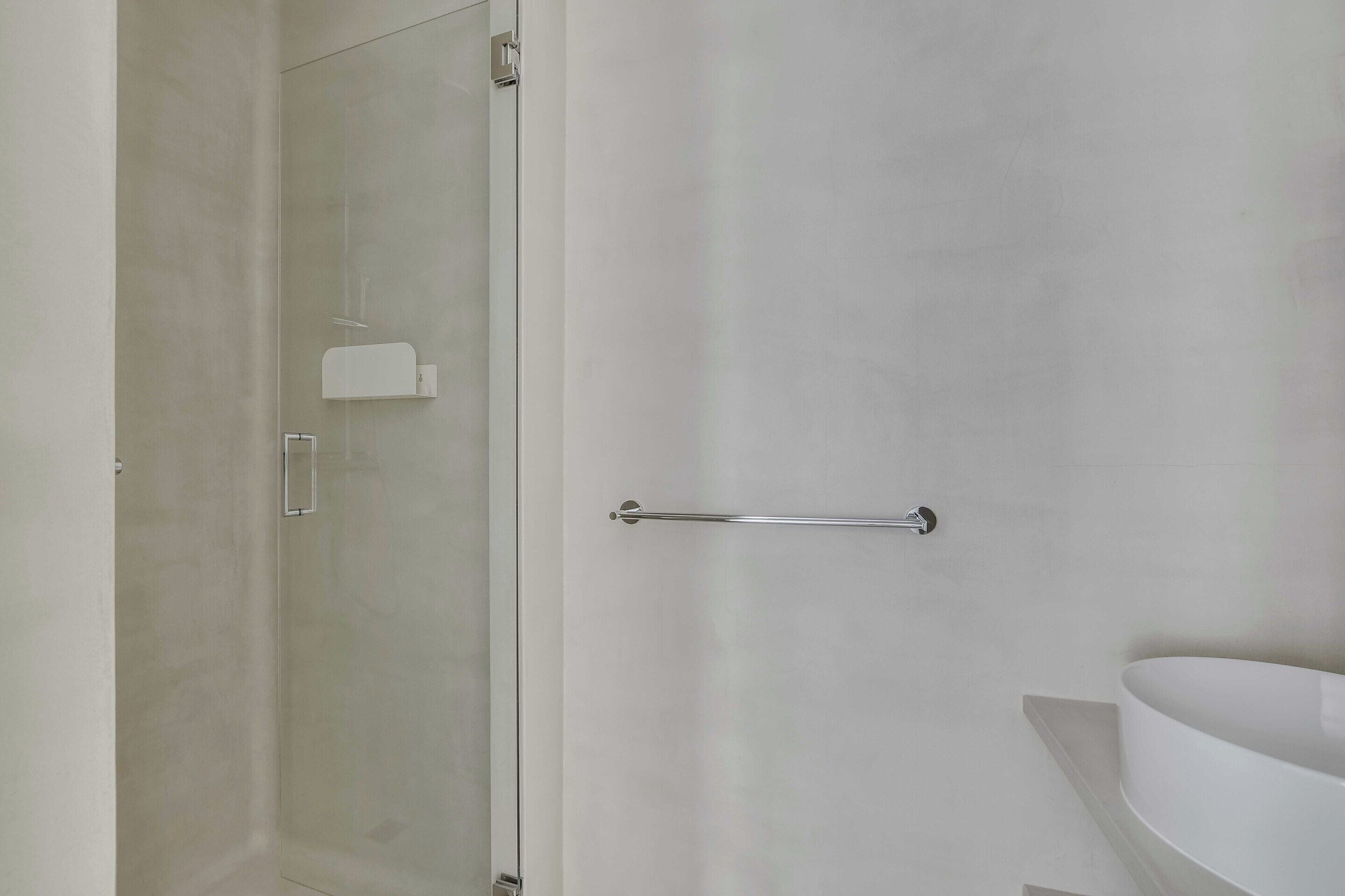 Apartment | Bathroom | Hair dryer, towels, shampoo