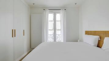 Apartment | 1 bedroom, laptop workspace, iron/ironing board, bed sheets