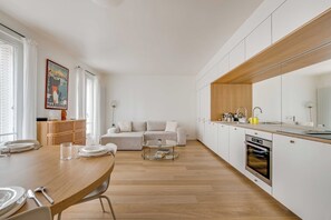 Appartement | Cuisine privée | Réfrigérateur, micro-ondes, four, plaque de cuisson