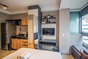 Estudio | Cortinas opacas, tabla de planchar con plancha, wifi gratis