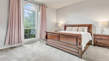 3 habitaciones, escritorio, tabla de planchar con plancha y wifi gratis