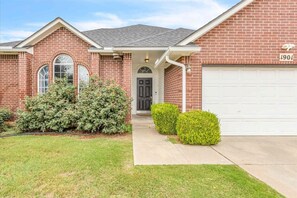 Exterior - 3 bedrooms home in quiet neighborhood (Moore)