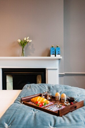 Interior - The Cleveland Arms II (London)