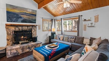 Basic House, Patio, Mountain View | Living area