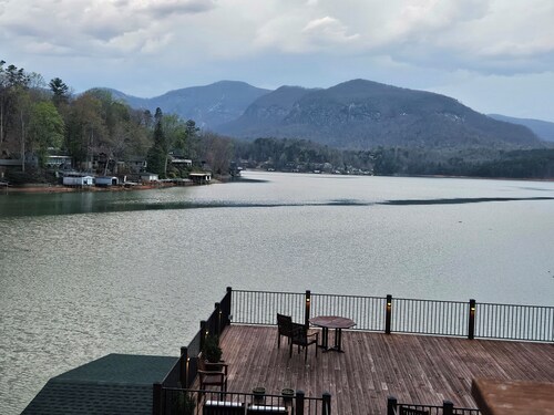 Quiet 3 Bedroom home surrounded by mountains in Hendersonville NC