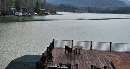 Quiet 3 Bedroom home surrounded by mountains in Hendersonville NC