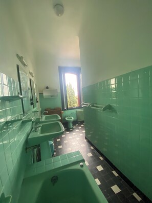 Bathroom - Vrbo Property (Villeneuve-de-la-Raho)